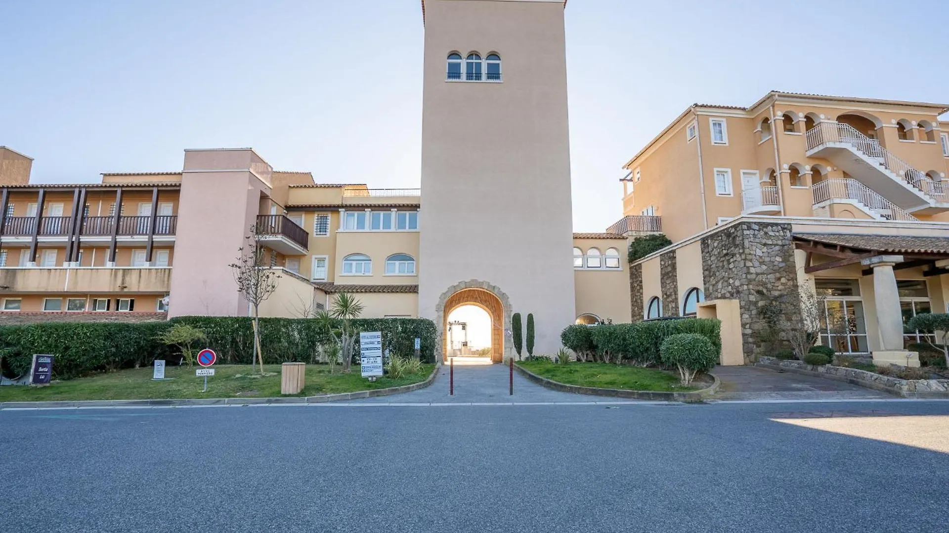 Studio Le Belvedere - R3 221 By Interhome Saint-Raphael  0*, Saint-Raphael (Var) France