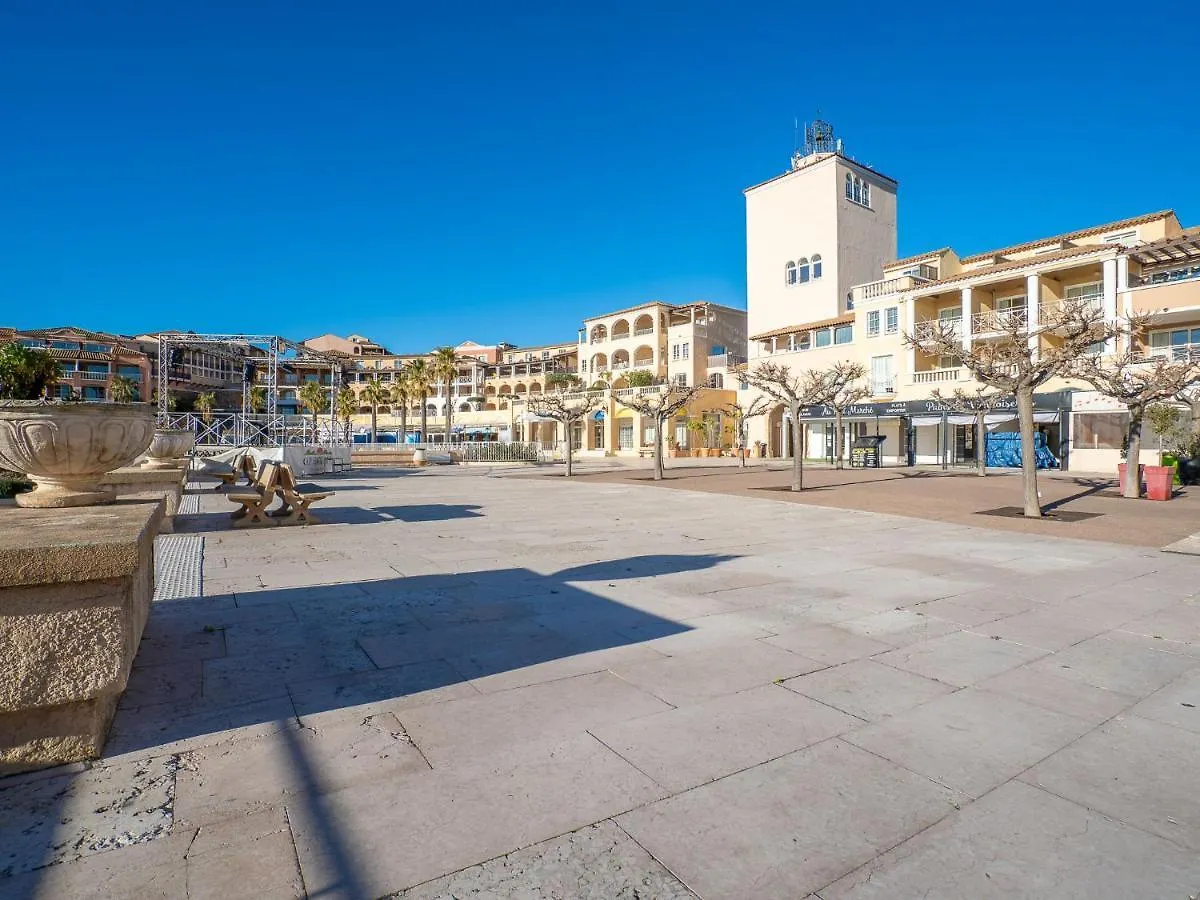 Apartment Studio Le Belvedere - R3 221 By Interhome Saint-Raphael