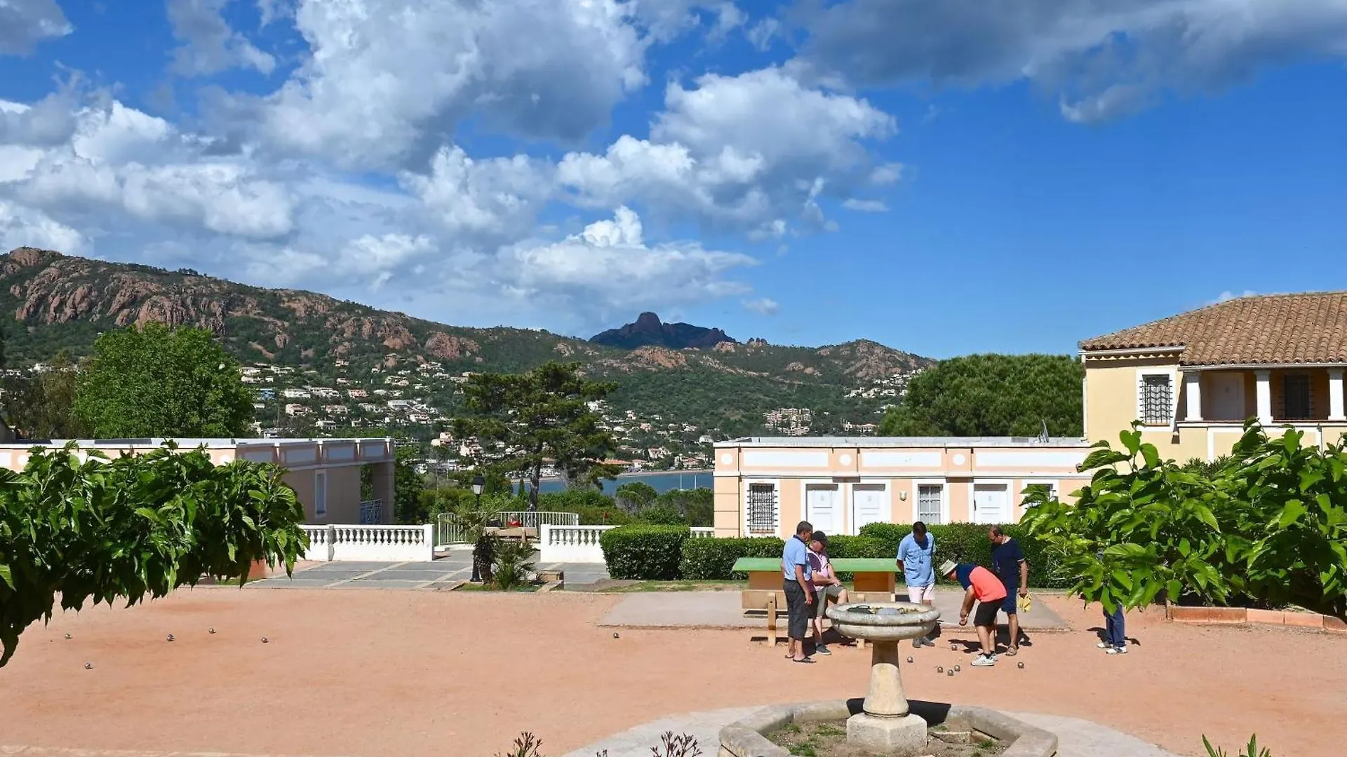 Studio Le Belvedere - R3 221 By Interhome Saint-Raphael